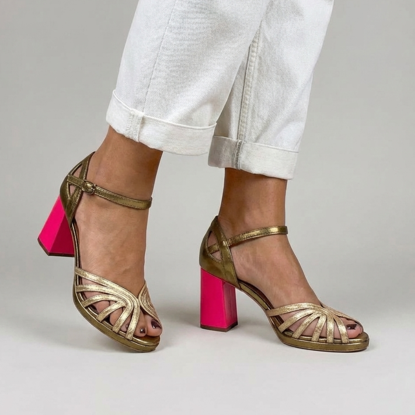 Núria - Sandalias vintage: un icono de la elegancia