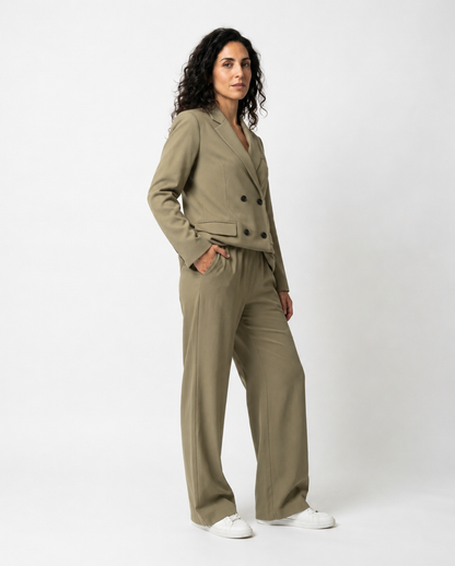 Estocolmo – Conjunto Elegante de Chaqueta Cruzada y Pantalón