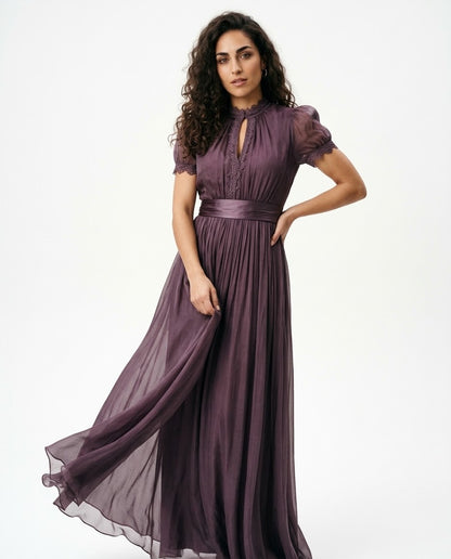 Valentina - Elegante vestido largo con detalles de encaje
