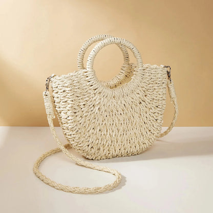 Bolso de ratán en forma de media luna