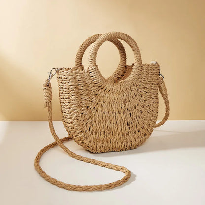 Bolso de ratán en forma de media luna