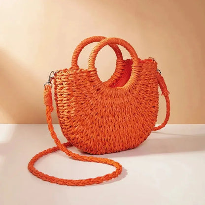 Bolso de ratán en forma de media luna